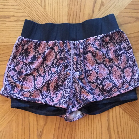 Fabletics Athletic Shorts - Picture 3 of 8